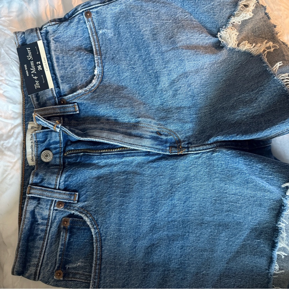 Abercrombie & Fitch 4” Mom Short
